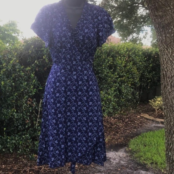 LOFT Dresses & Skirts - Gorgeous Wrap Dress LOFT Dresses & Skirts - Gorgeous Wrap Dress